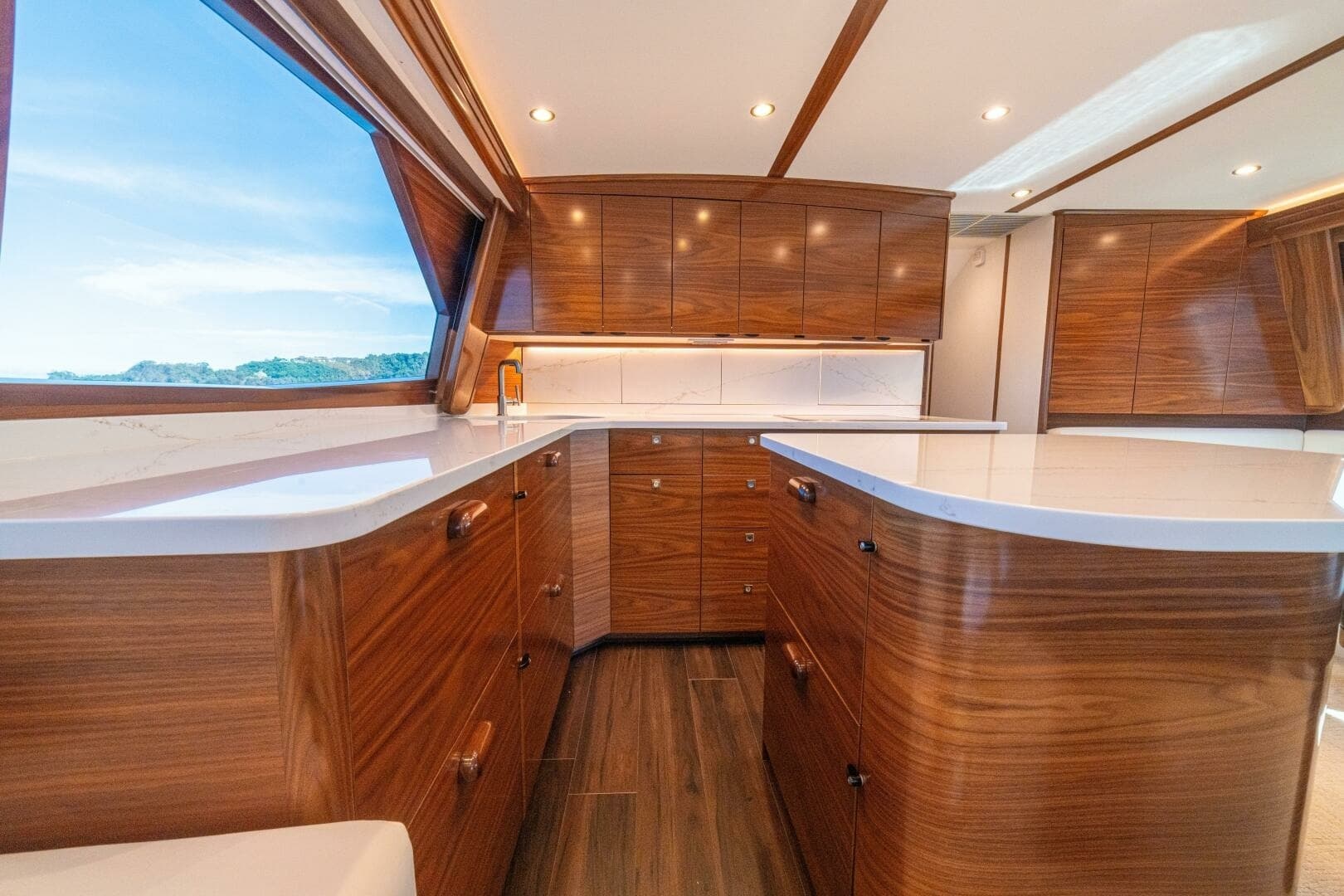 2025 Viking 58 Convertible GAME ON
