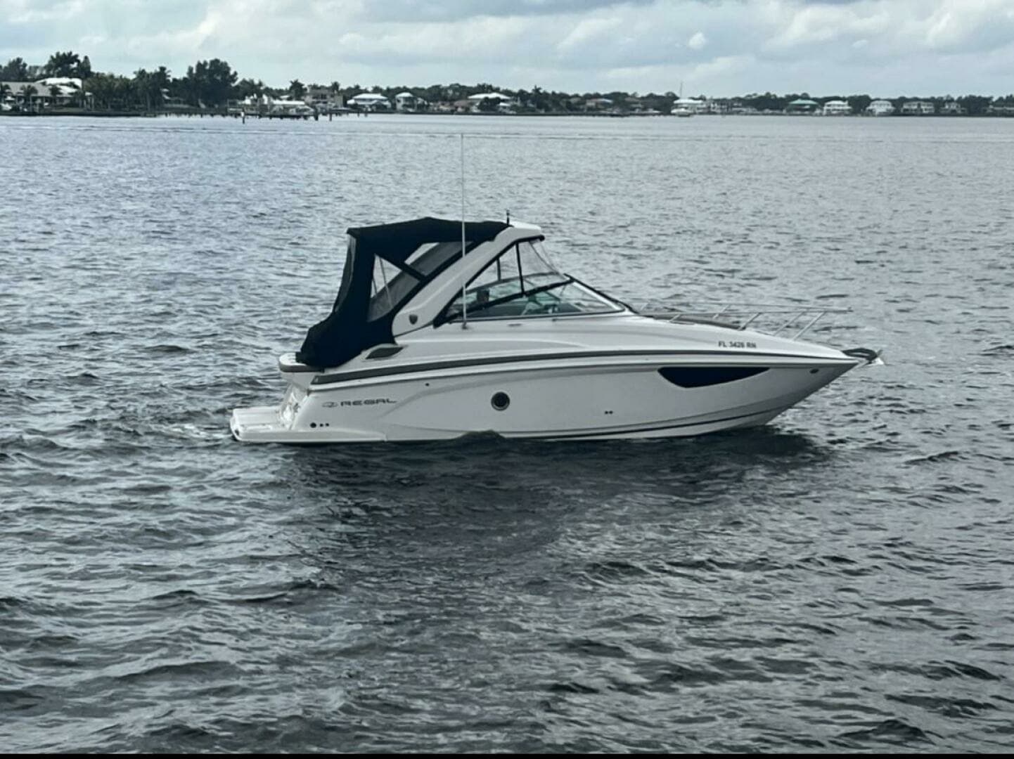 Regal 28 Express-Profile