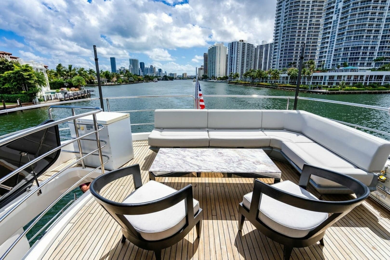 2019 Sunseeker 95 Motor Yacht