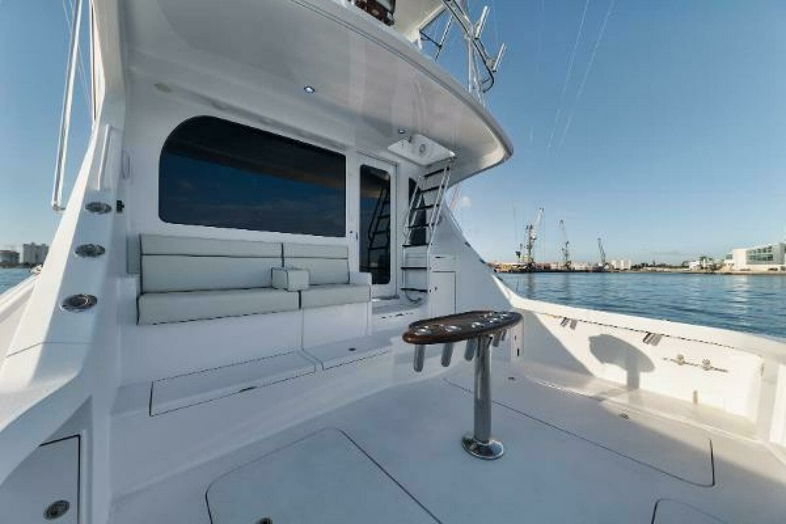 54' Hatteras GT54 - Cockpit