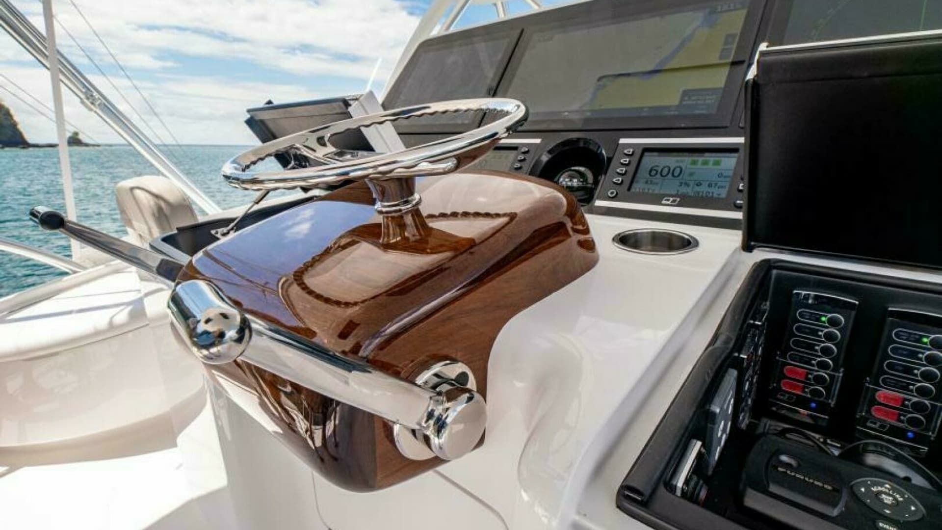 Flybridge Helm Station