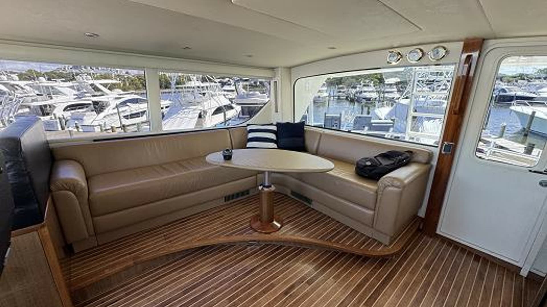 2007 74 Viking 74 Enclosed Bridge Never Settle - Bridge Settee