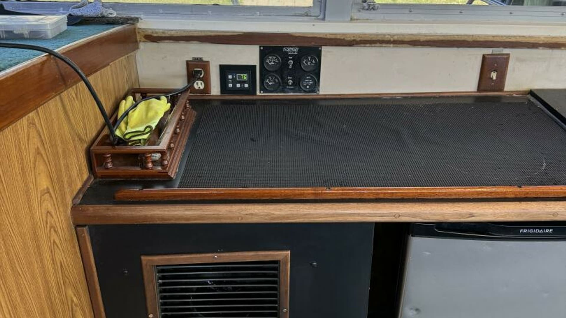 1983 Bertram 385 Convertible Cast Off II