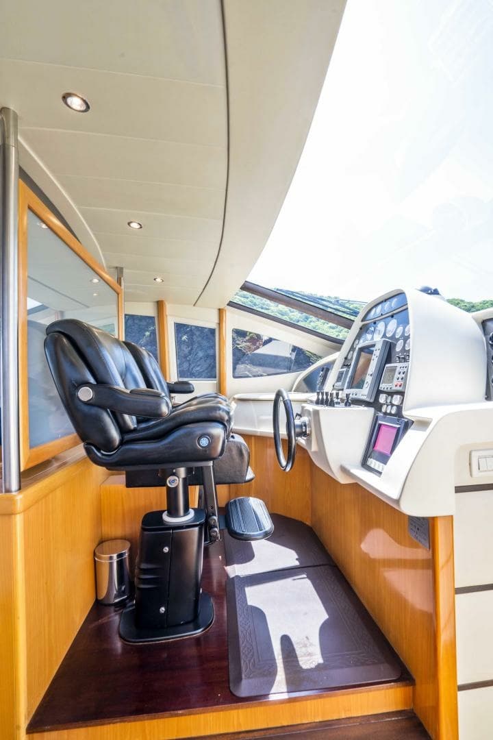 2005 Pershing 76 Motor Yacht - Denise - Helm