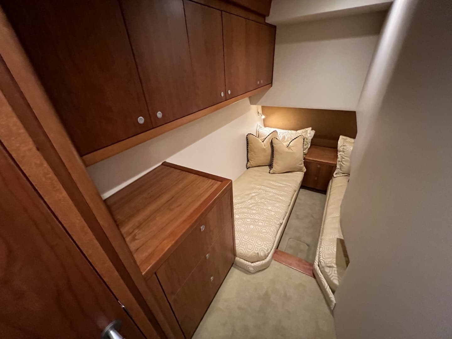 2013 Hatteras GT 54