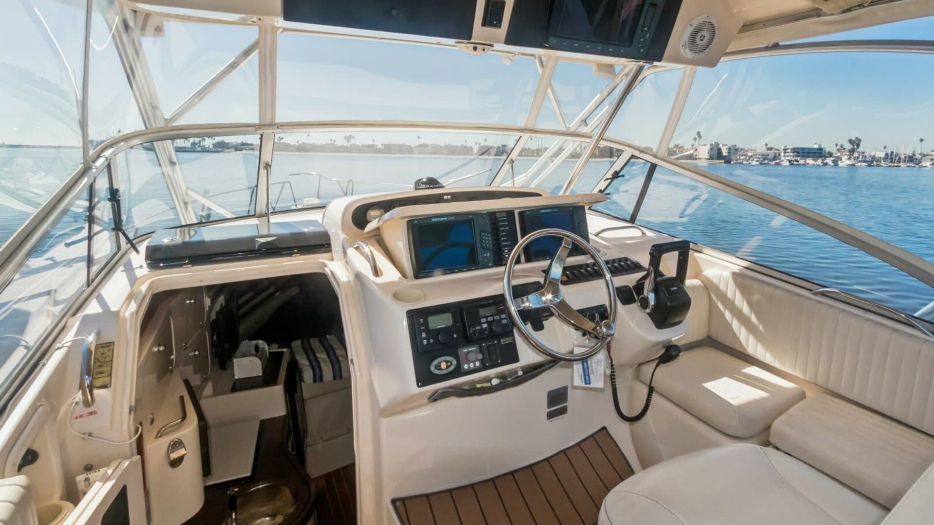 2006 Grady-White 330 Express - "POLE POSITION": Helm Station and Cockpit Seating