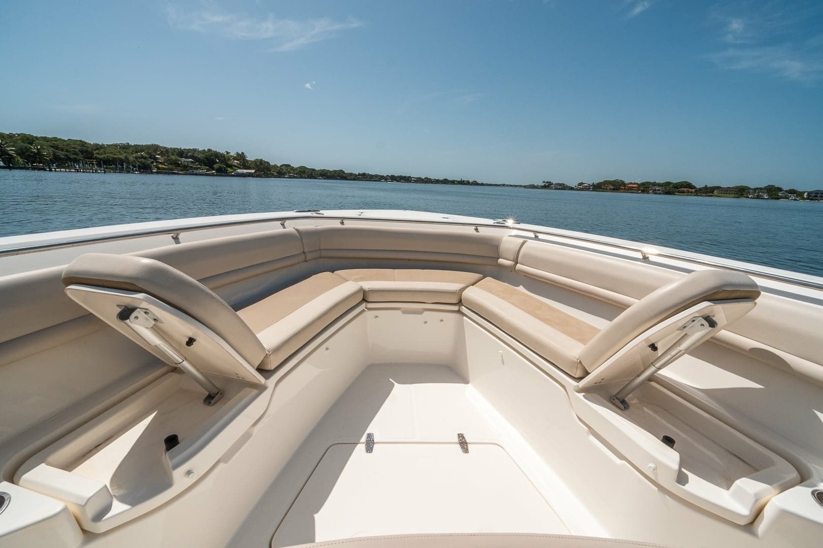 Boston Whaler 380 Outrage - Worth the Tiempo