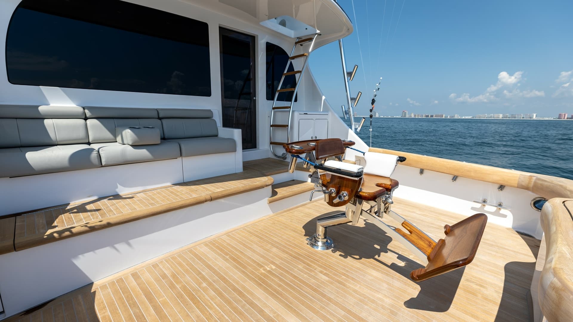 2021 65 Hatteras GT On the DL Cockpit (3)