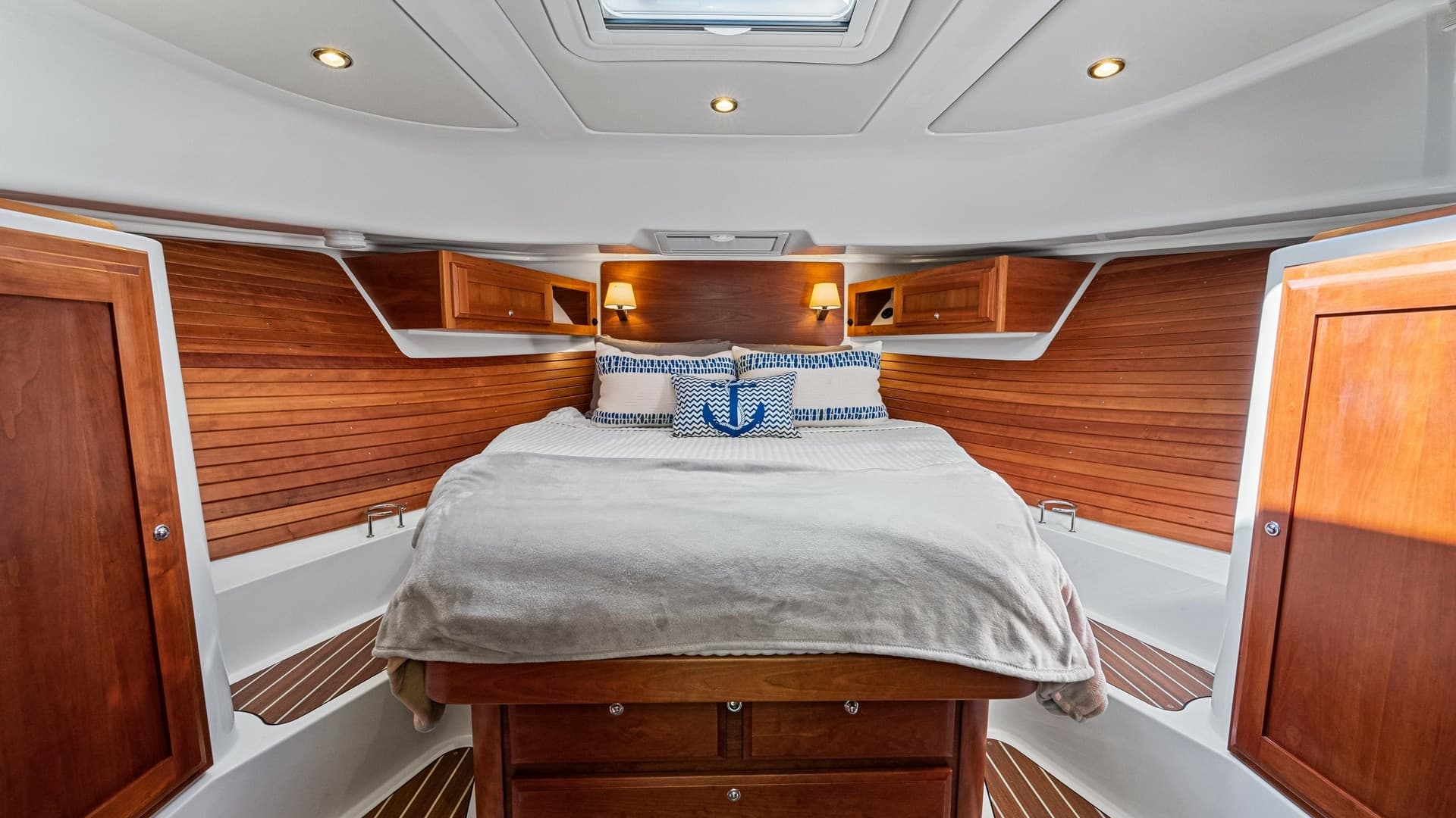 Forward Cabin with Queen Berth