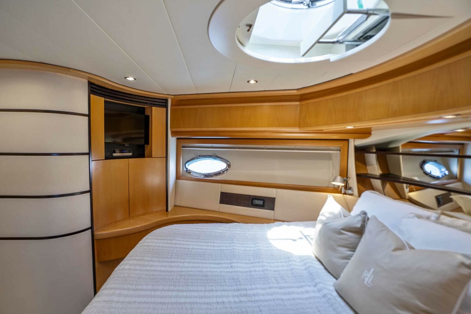 2005 Pershing 76 Motor Yacht - Denise - Forward VIP Stateroom