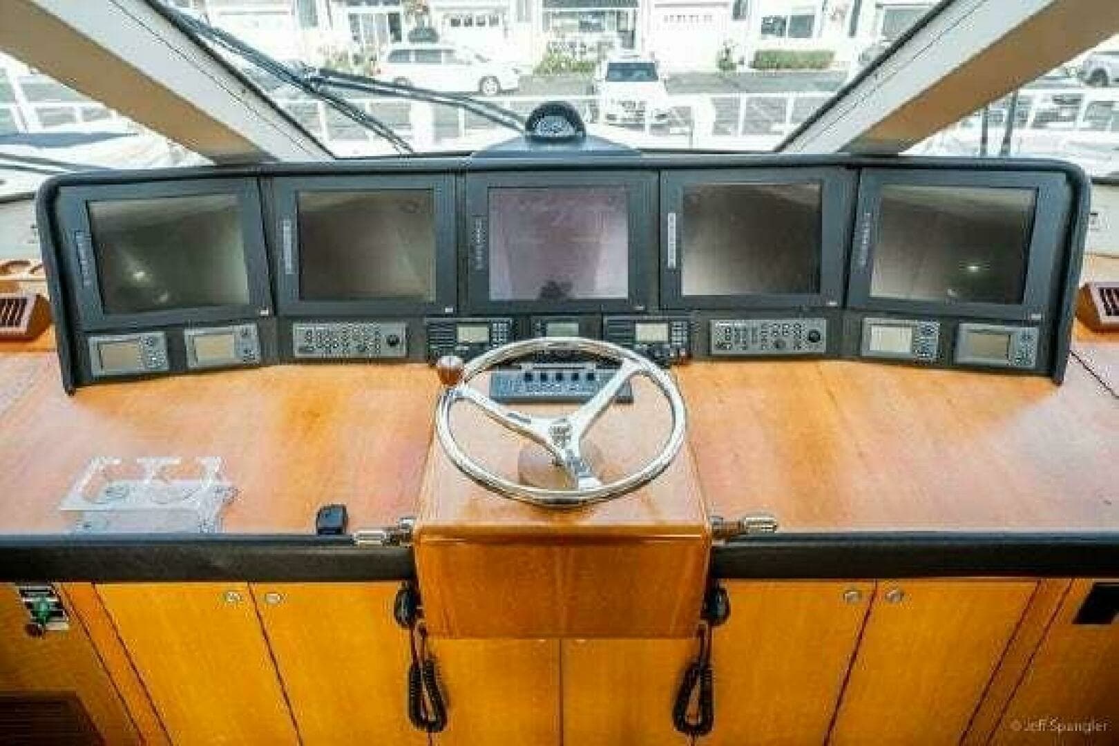 2008 77 Enclosed Bridge "Desperado"-Helm"
