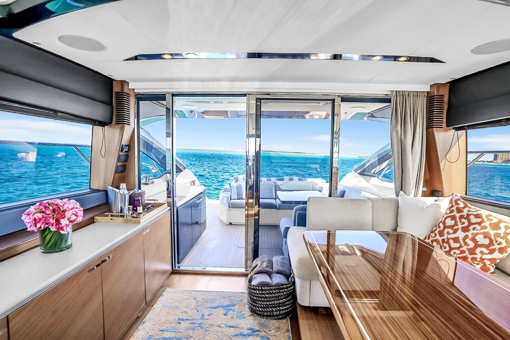 2016 Princess V58-HAPPY HOUR- Salon