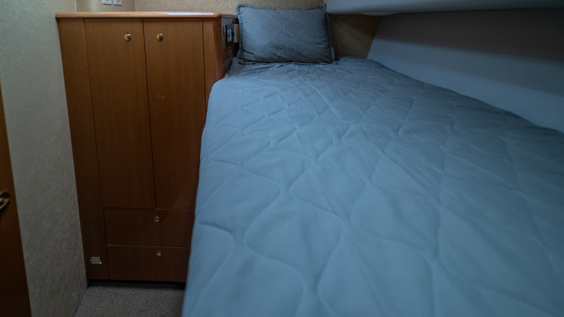 Guest Stateroom with Single Berth 2002 Viking 61 Convertible