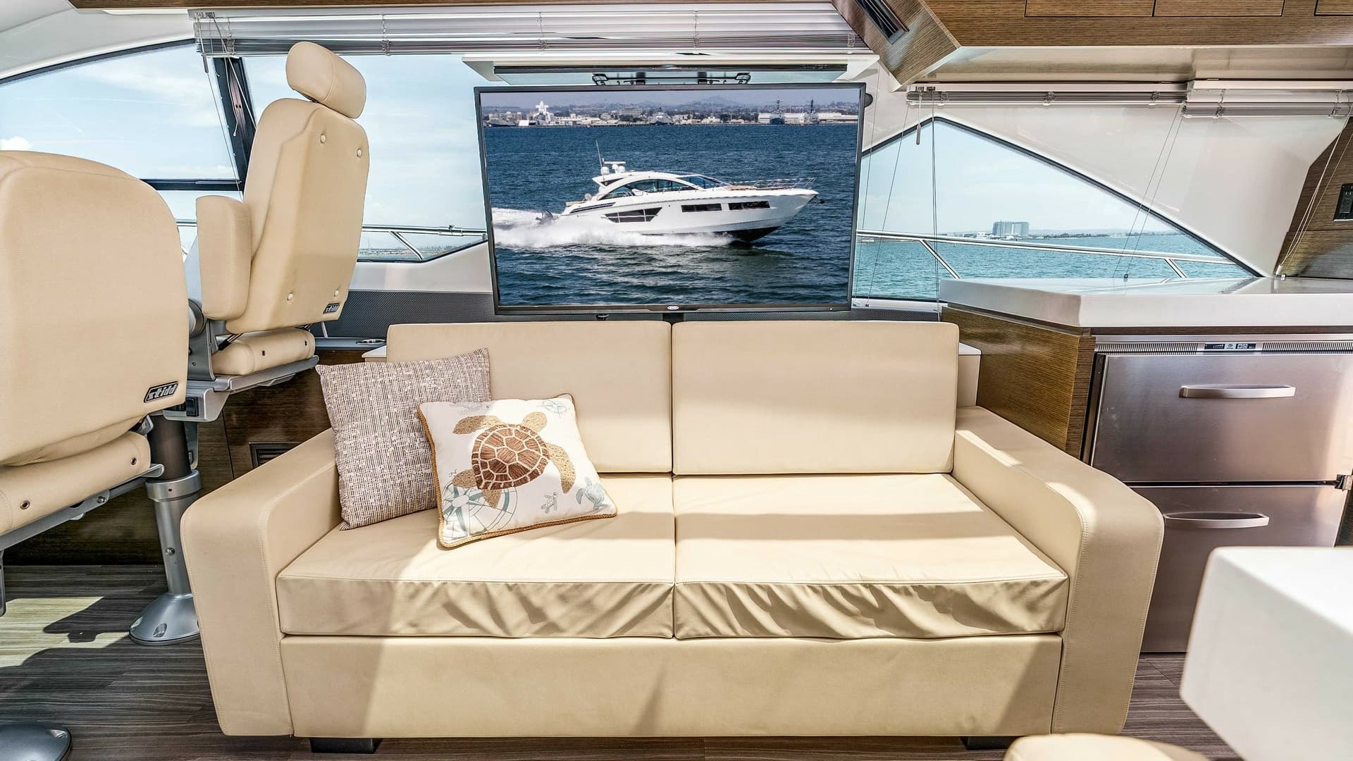 2017 Cruisers 60 Cantius 'Rising Star' - Salon Seating with Panoramic Views