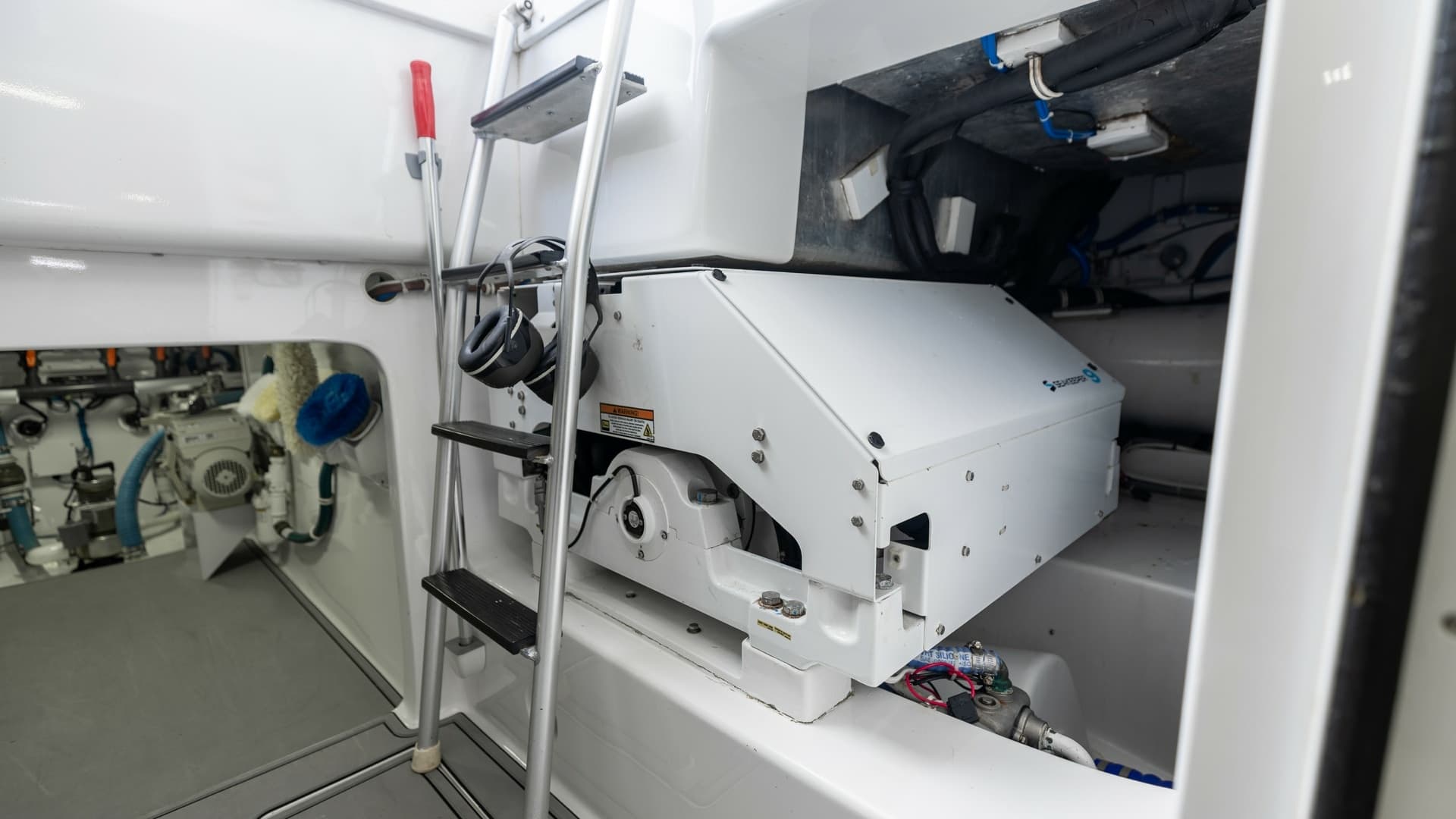 2021 65 Hatteras GT On the DL Engine Room (7)