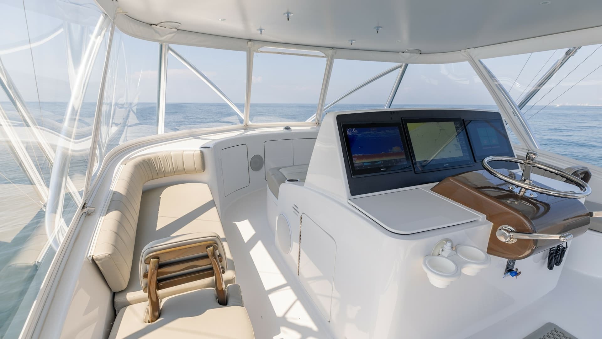 2021 65 Hatteras GT On the DL Flybridge (4)