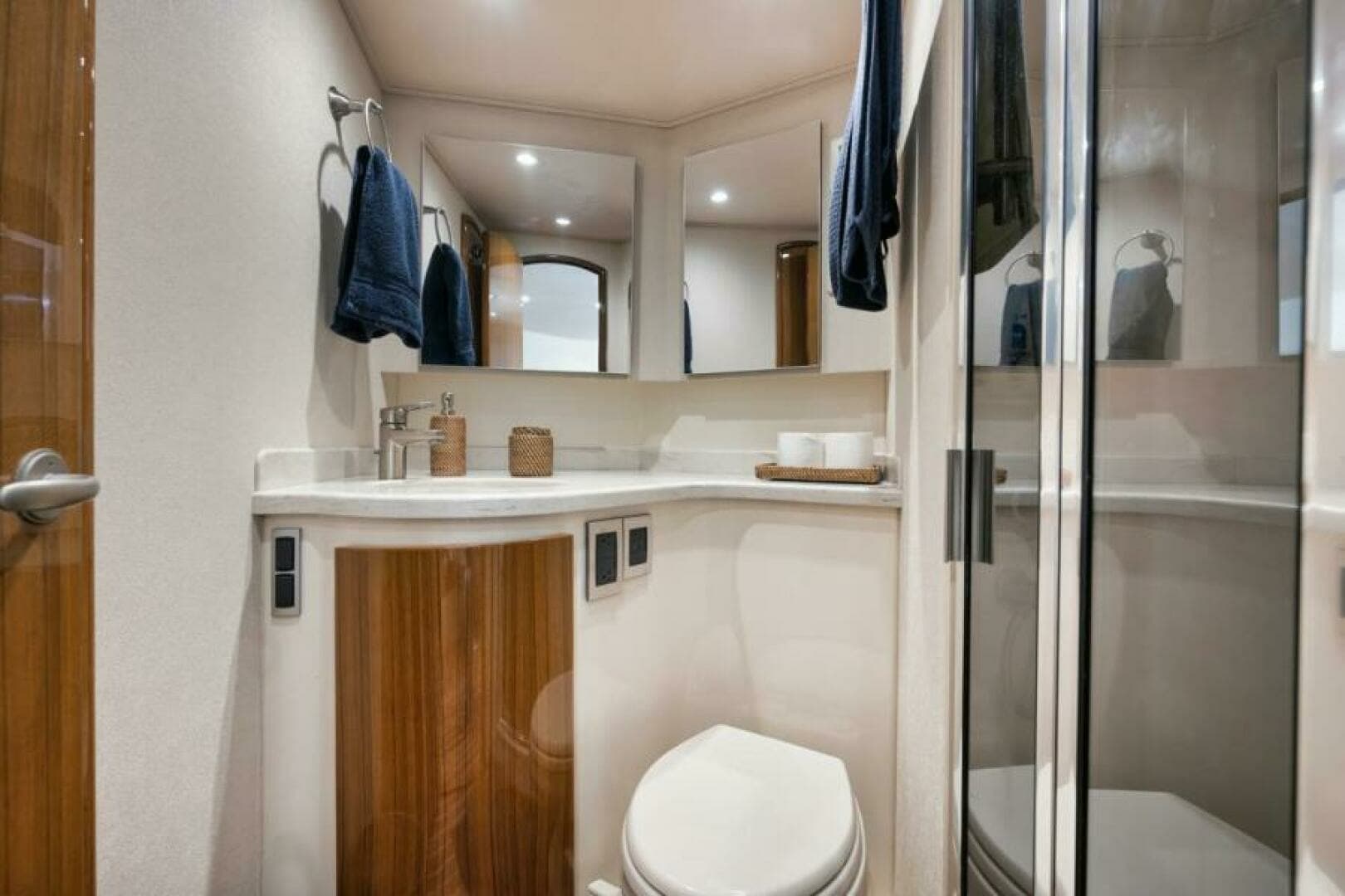 Viking 42 GAMECHANGER - Head