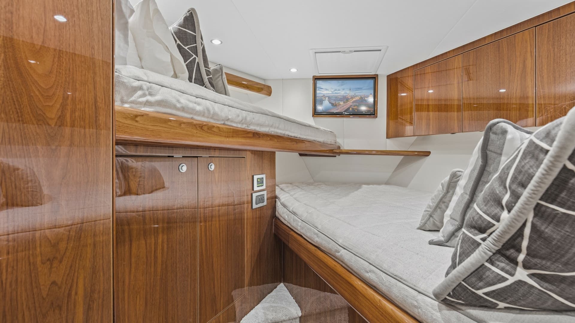 2022 Viking Convertible Cole Play Forward Stateroom