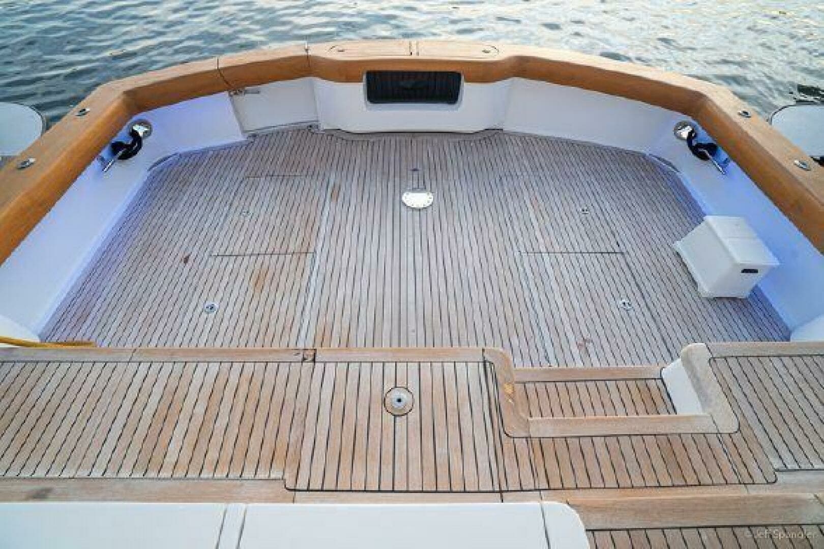 2008 77 Enclosed Bridge "Desperado"-Cockpit