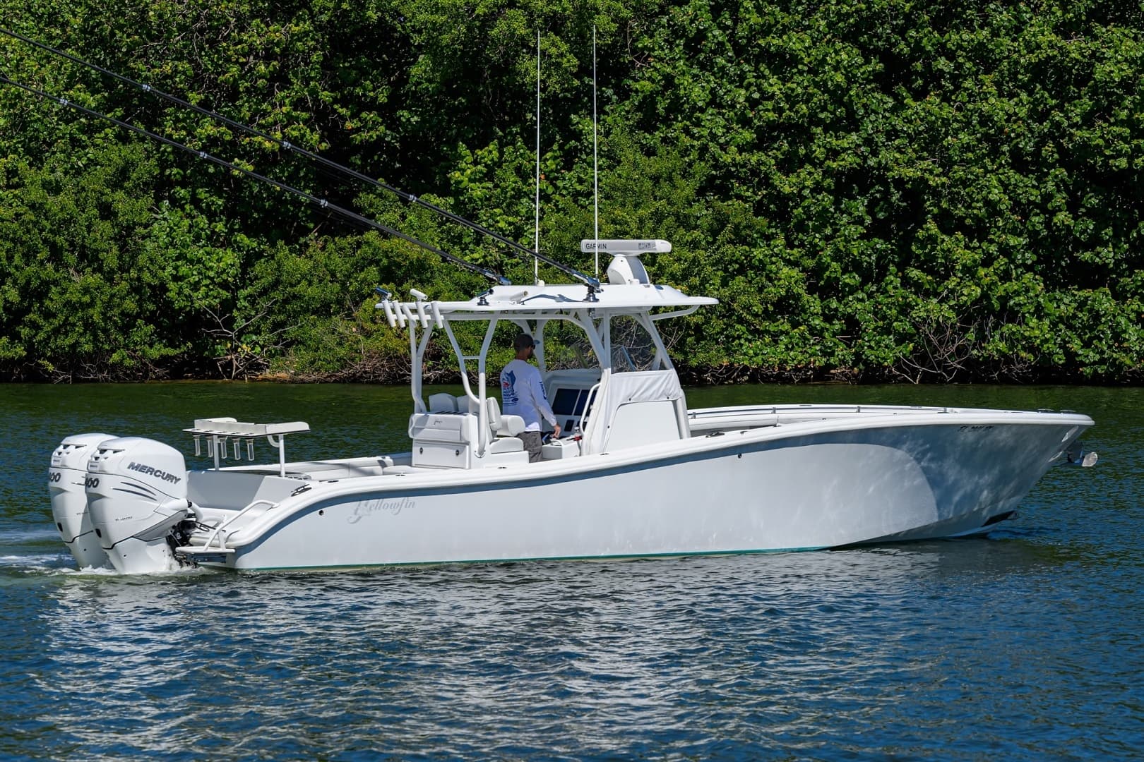Yellowfin 34 - Exterior Profile