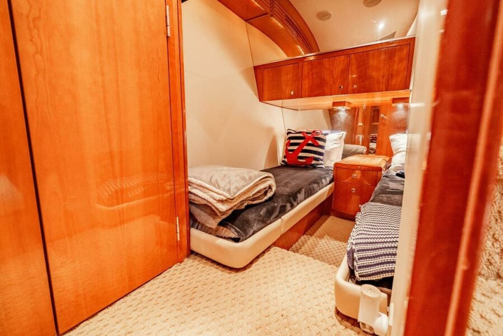 2004 Hatteras 54 Convertible 
