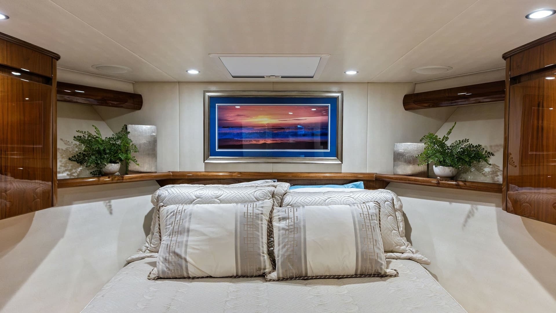 Luxurious Forward Stateroom