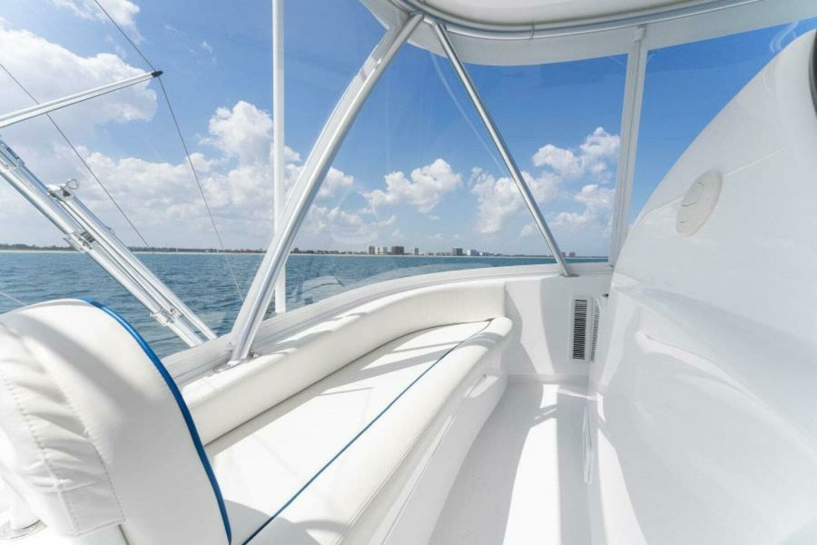 2021 Viking 54 Convertible HAMMERHEADS Flybridge