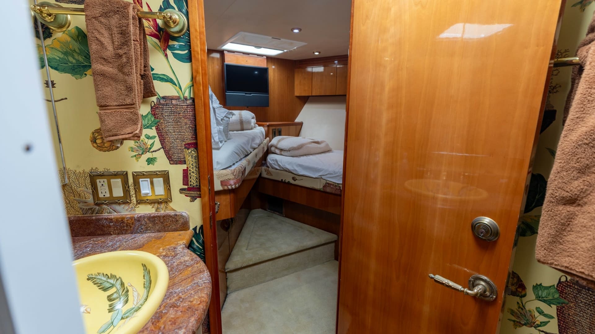 2007 Hatteras 68 Convertible- KEMOSABE- VIP Forward Head