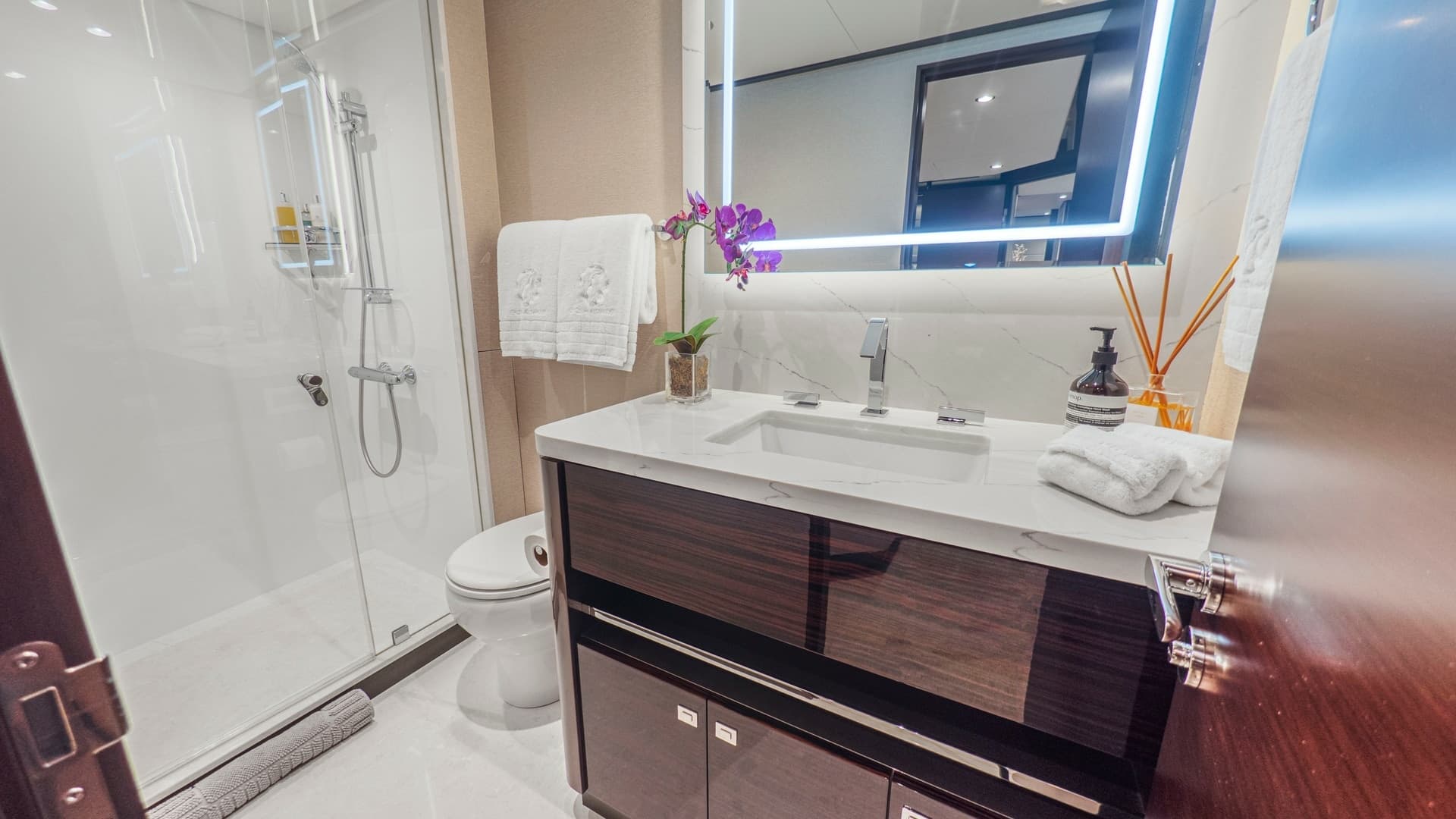 Galati-LONESTAR-Staterooms15