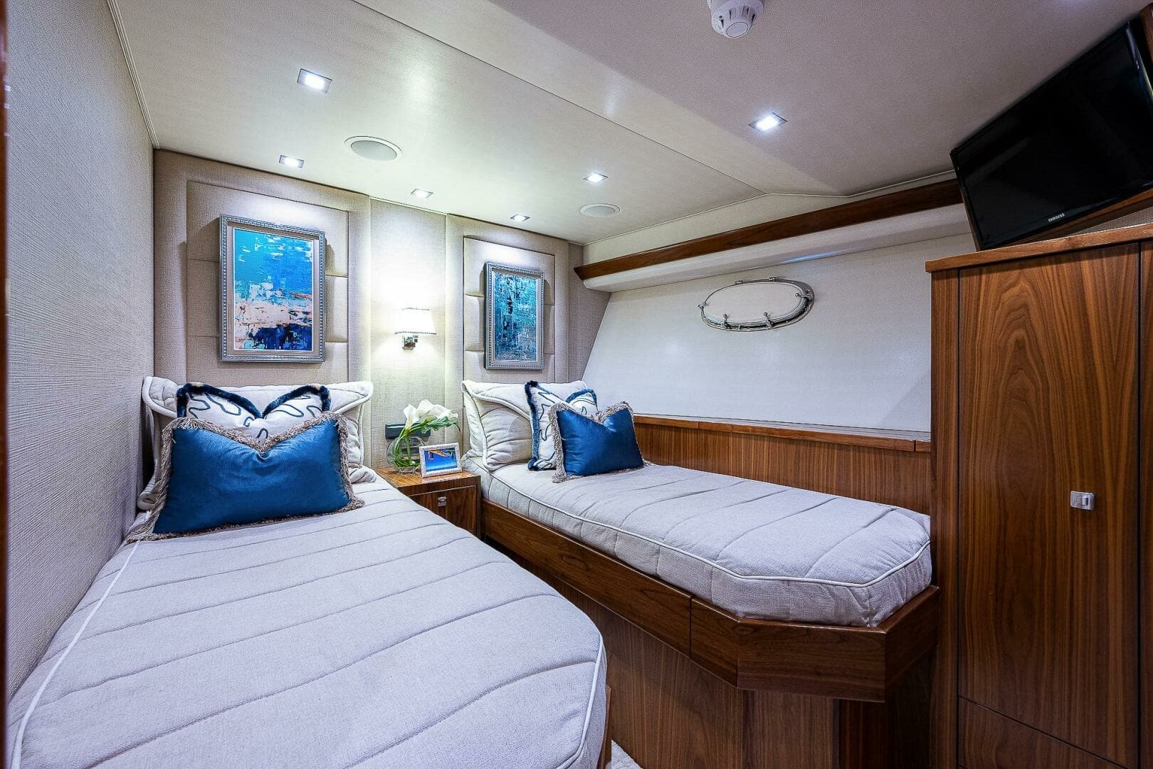 Viking 75 MIRAGE - Guest Stateroom