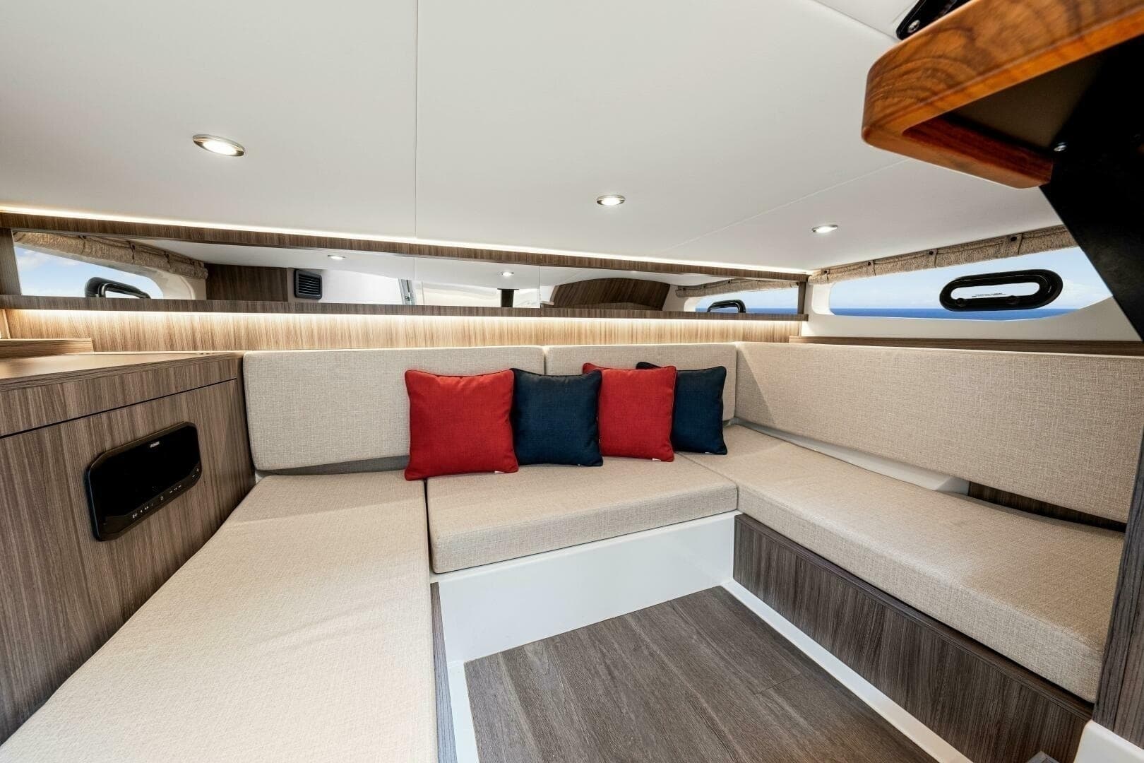 2022 Sea Ray 370 OB 