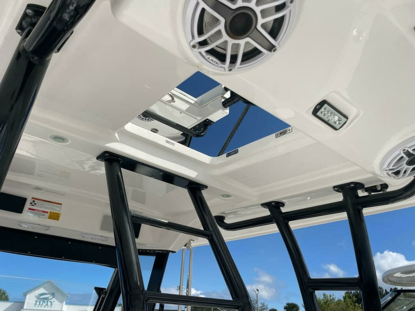 Everglades 335 Center Console -