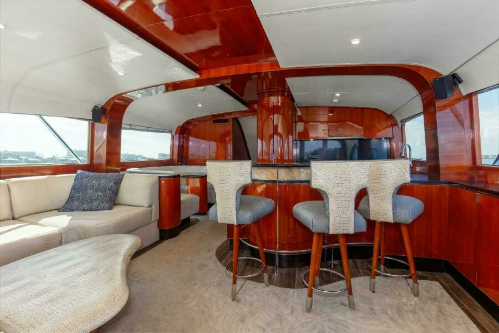 Custom 2004 Ebony - Salon/Dinette