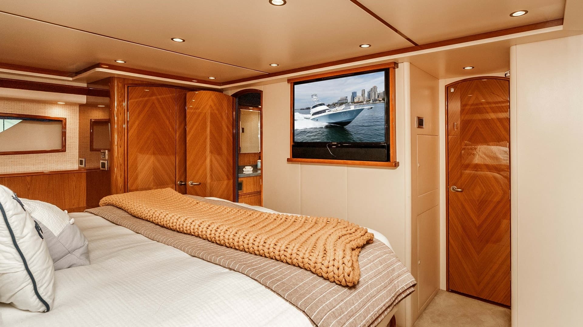 2014 Viking 76 Enclosed Bridge "TRANQUILO" Master Stateroom