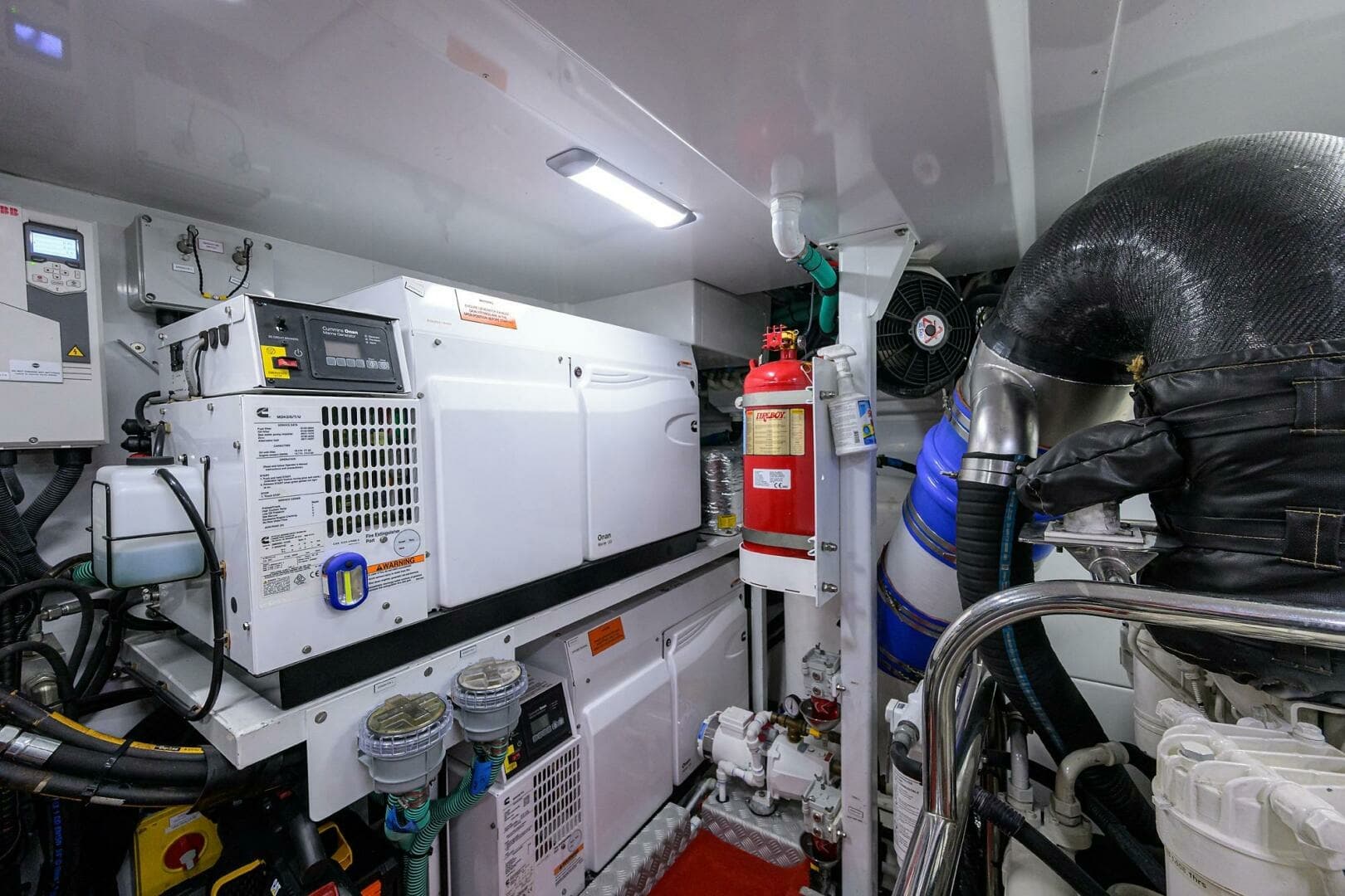 Princess Y78 - Janie II - Engine Room