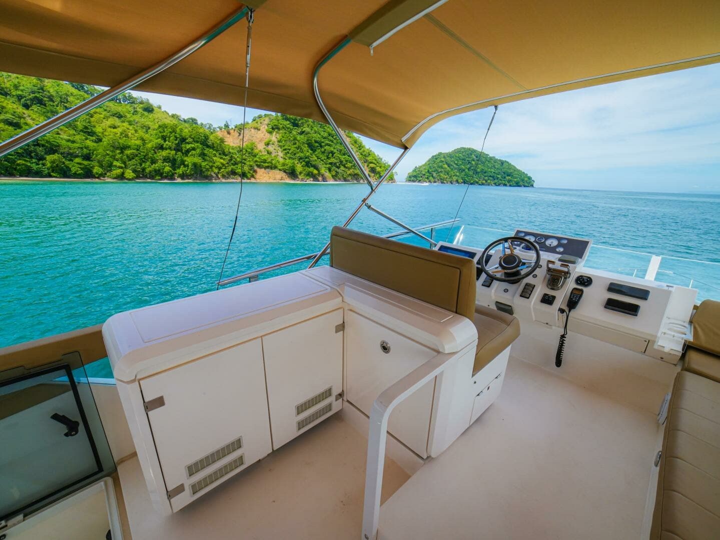50  Fairline 2014 Cruiser "YOLO" - Helm