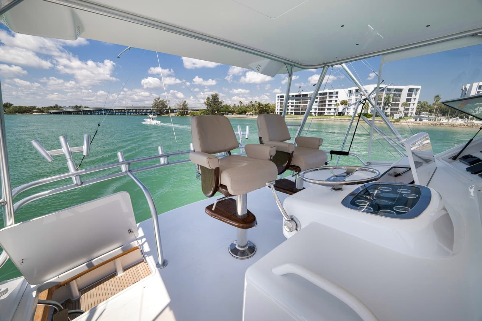 Viking 52 - THE HURRICANE - Flybridge Helm
