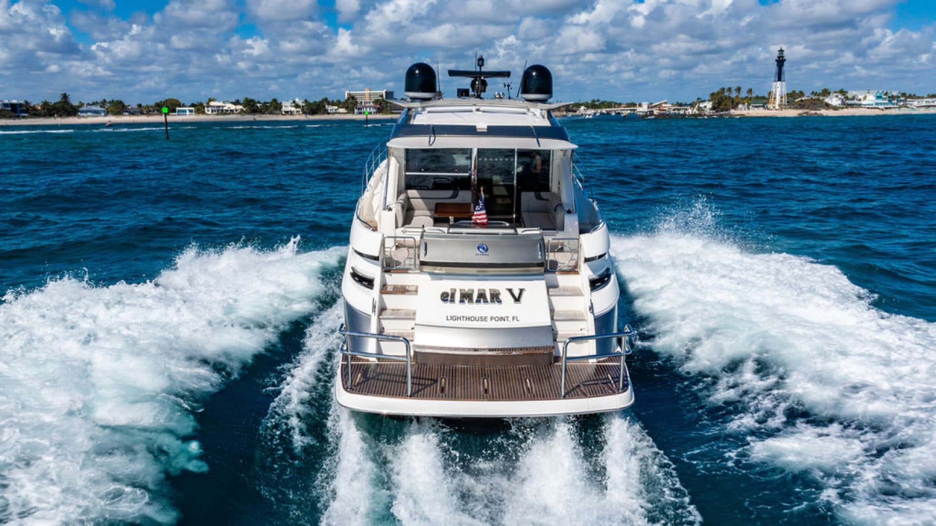 2022 Riviera 6000 Sport Yacht Platinum Edition