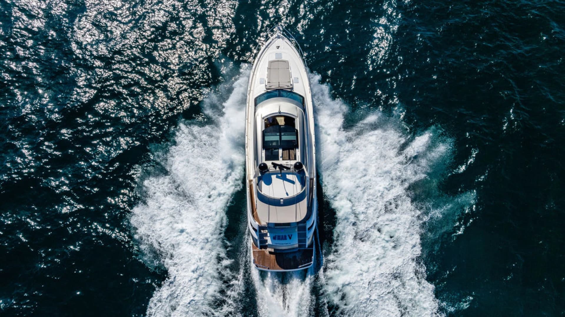 2022 Riviera 6000 Sport Yacht Platinum Edition