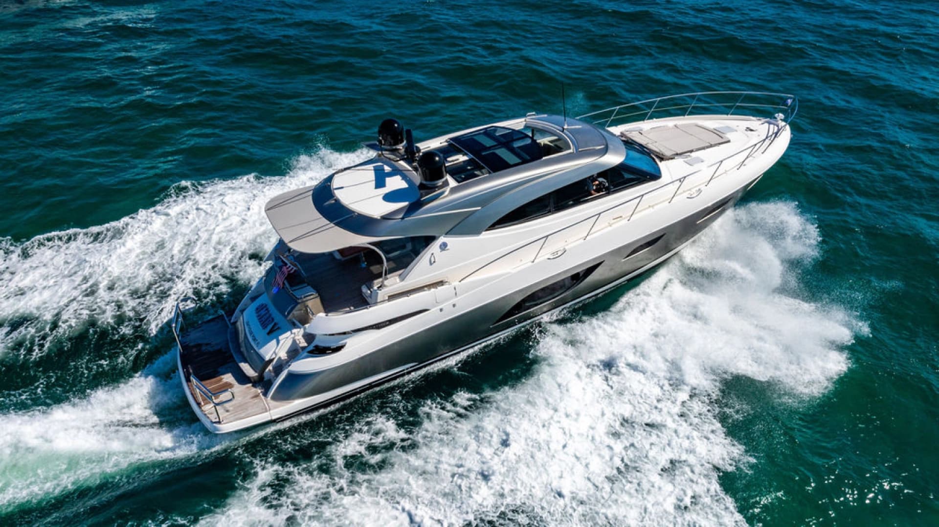 2022 Riviera 6000 Sport Yacht Platinum Edition