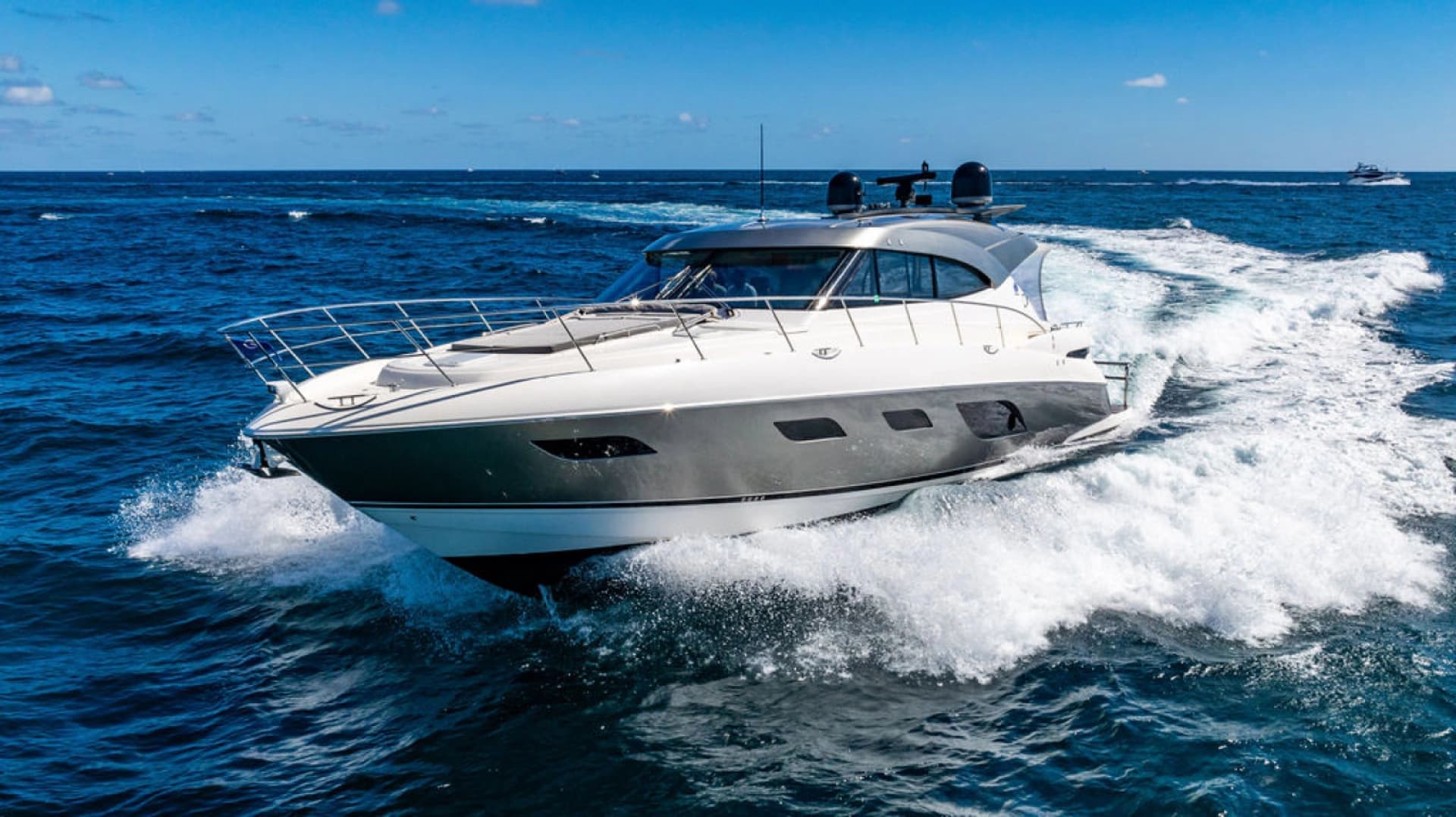 2022 Riviera 6000 Sport Yacht Platinum Edition