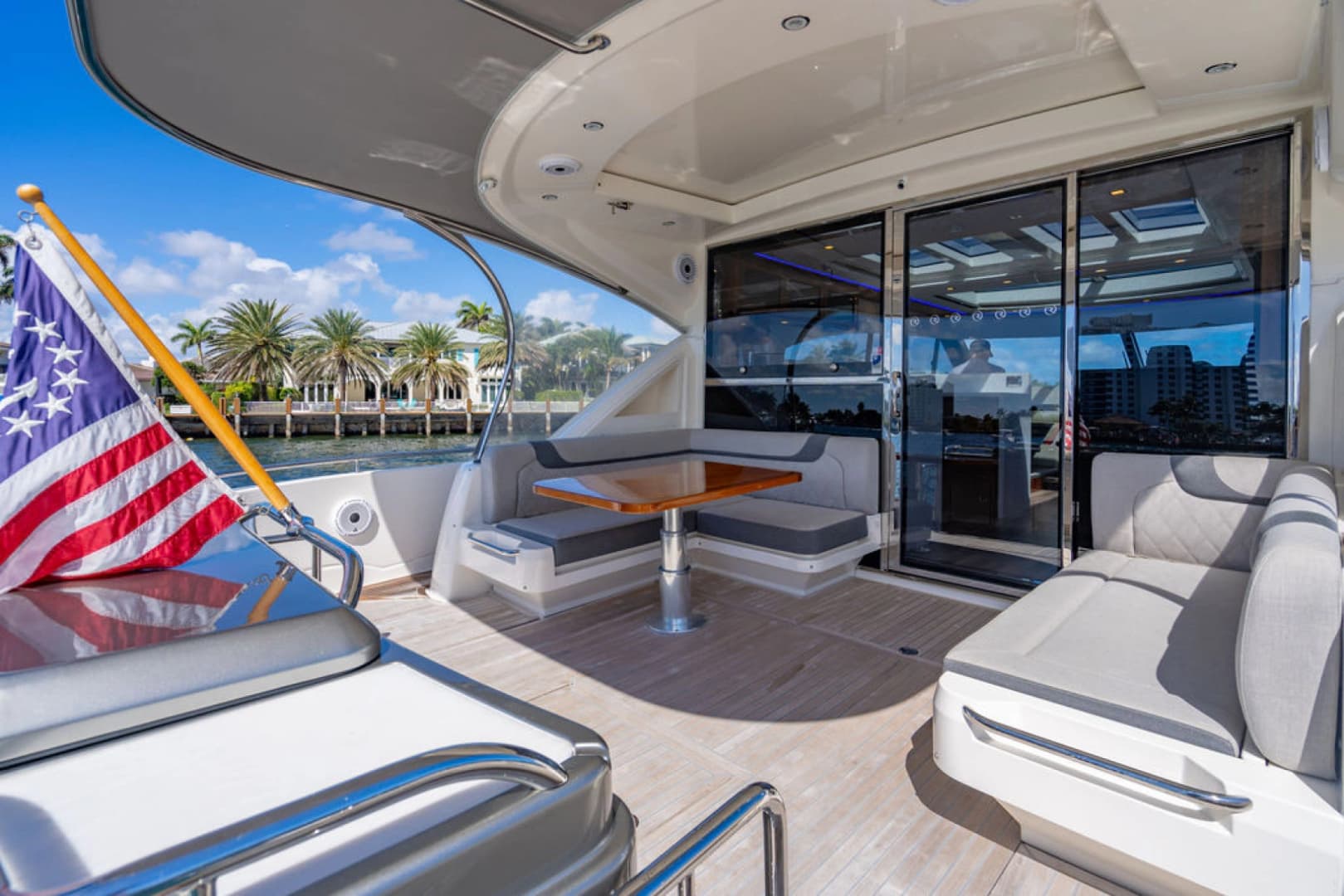 2022 Riviera 6000 Sport Yacht Platinum Edition