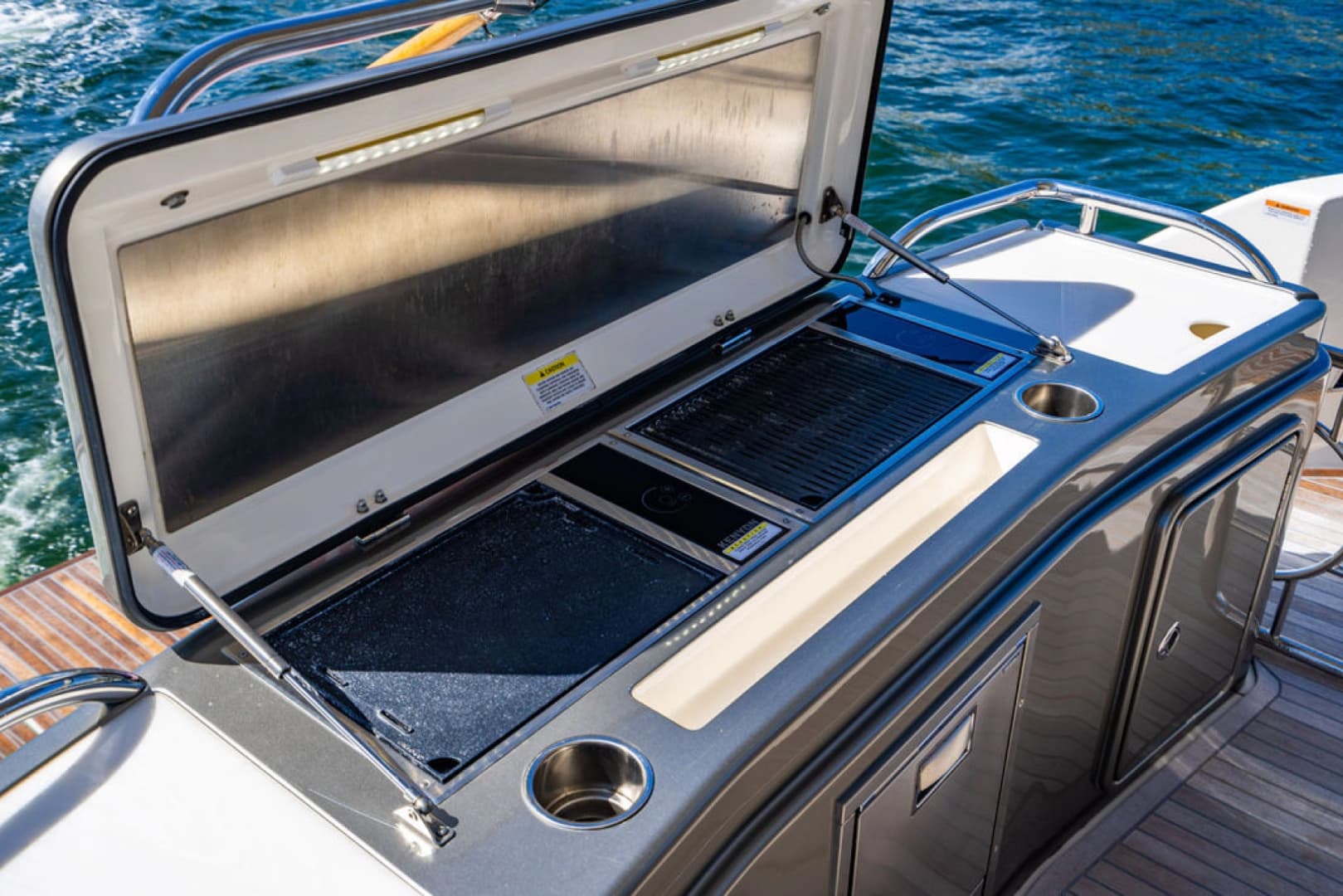 2022 Riviera 6000 Sport Yacht Platinum Edition