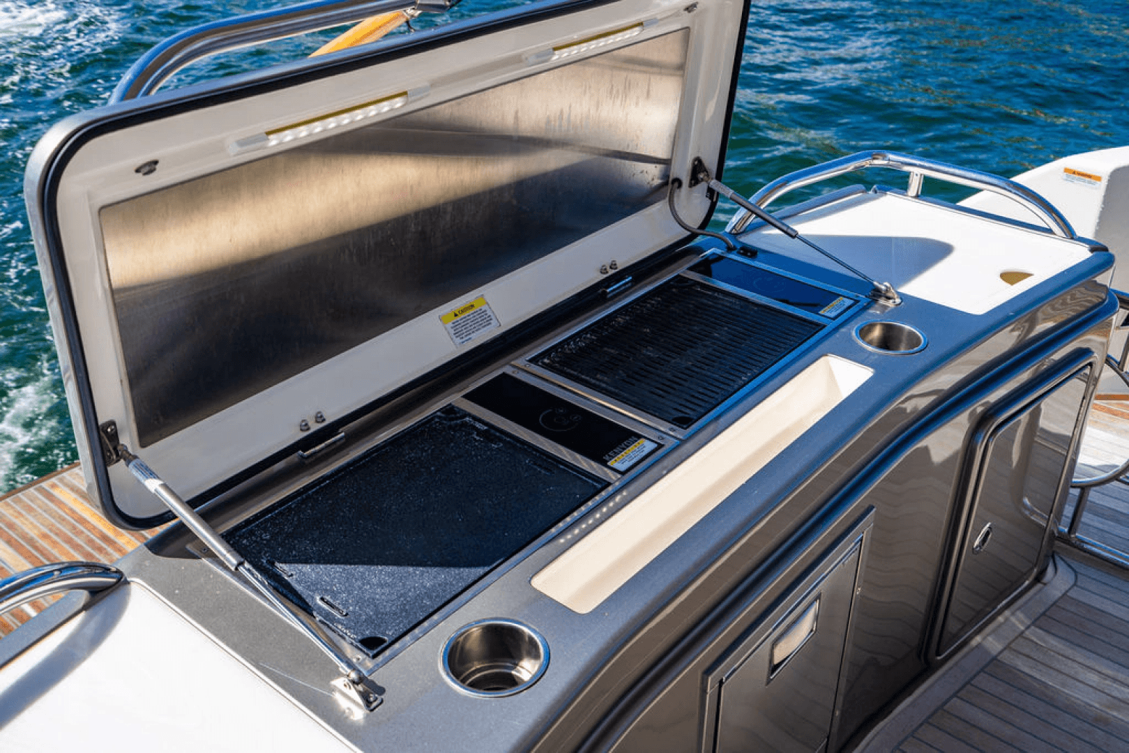 2022 Riviera 6000 Sport Yacht Platinum Edition