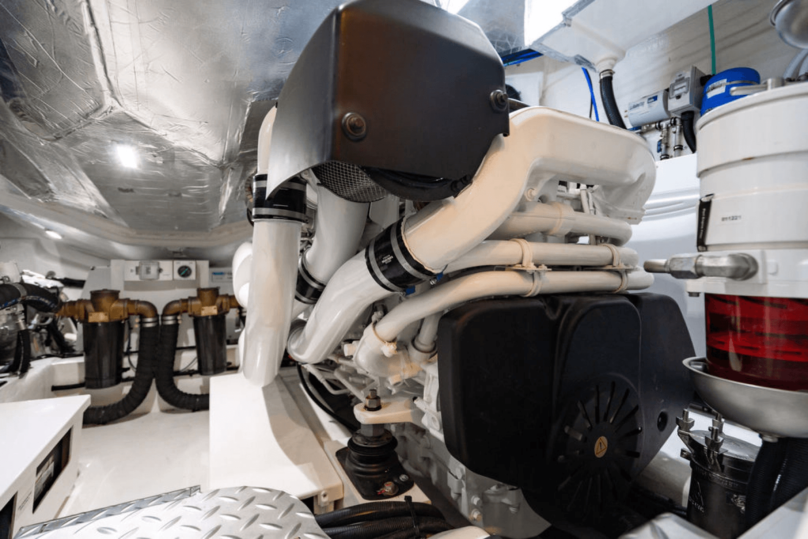 2022 Riviera 6000 Sport Yacht Platinum Edition