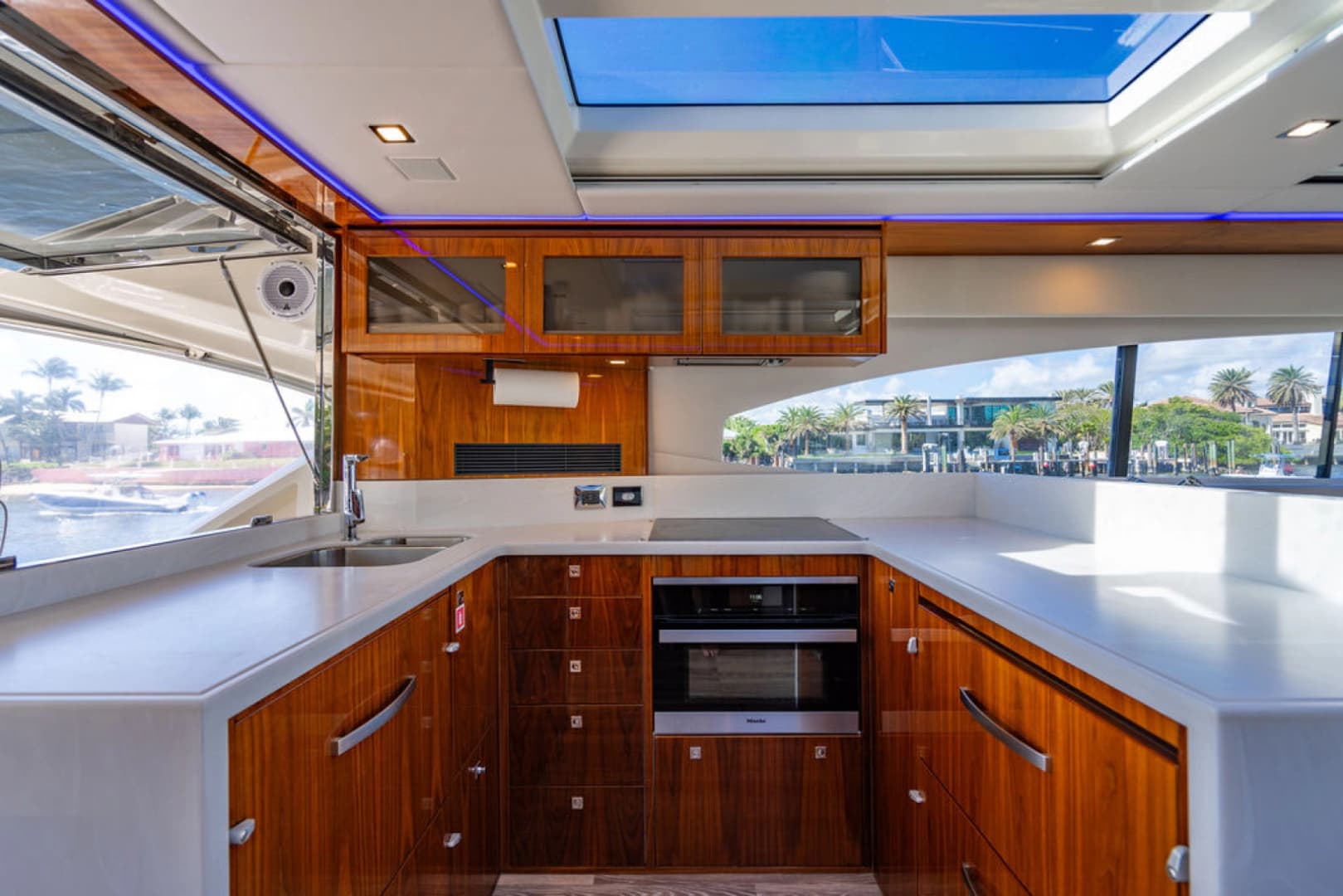 2022 Riviera 6000 Sport Yacht Platinum Edition
