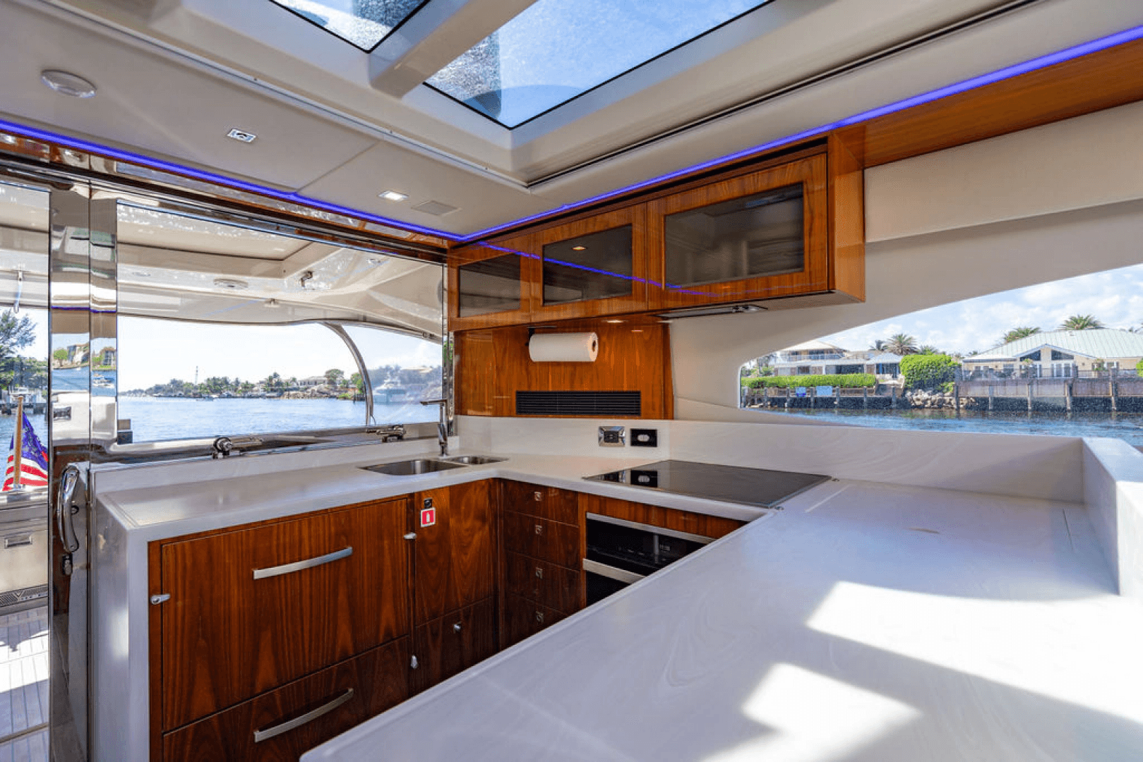 2022 Riviera 6000 Sport Yacht Platinum Edition