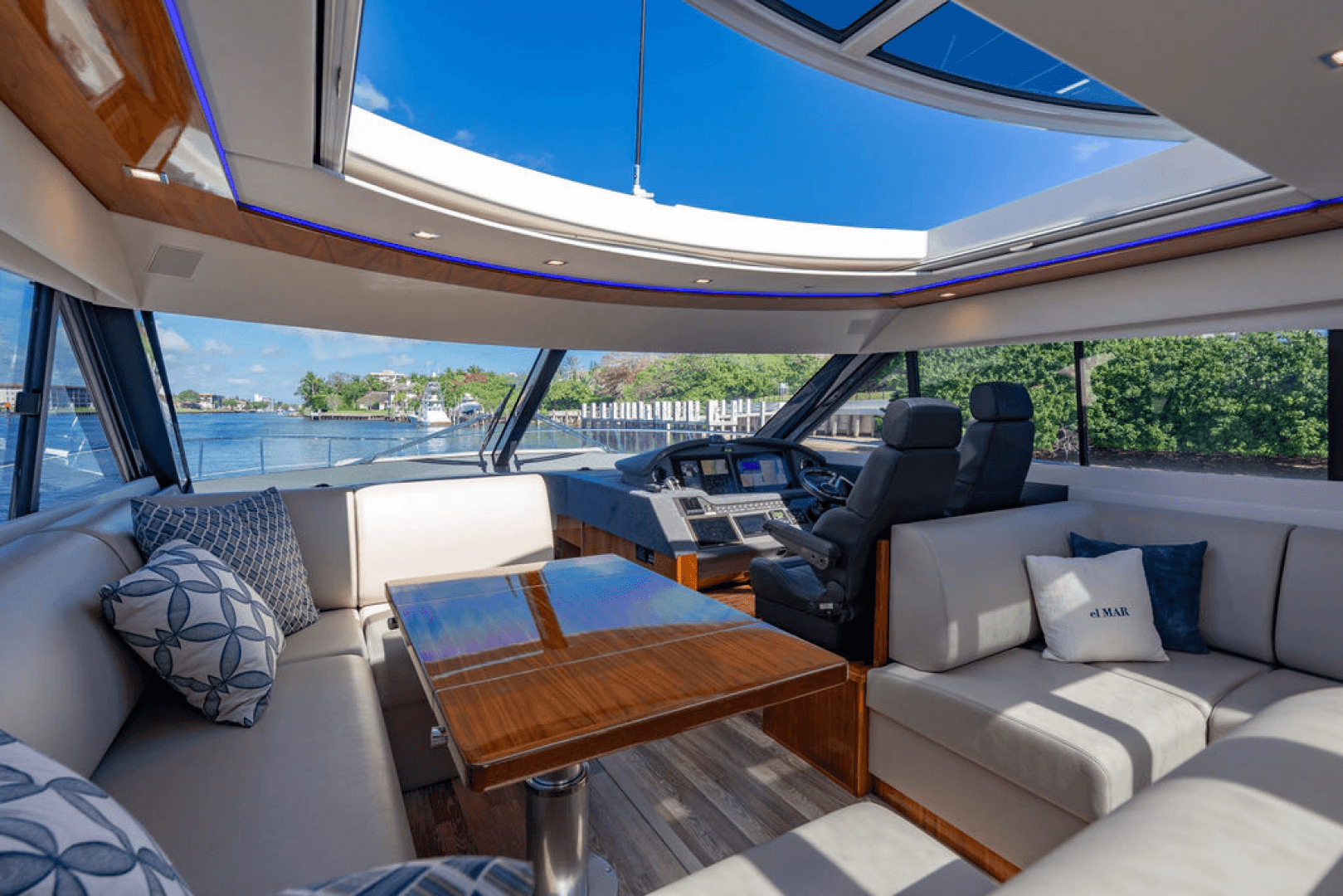 2022 Riviera 6000 Sport Yacht Platinum Edition