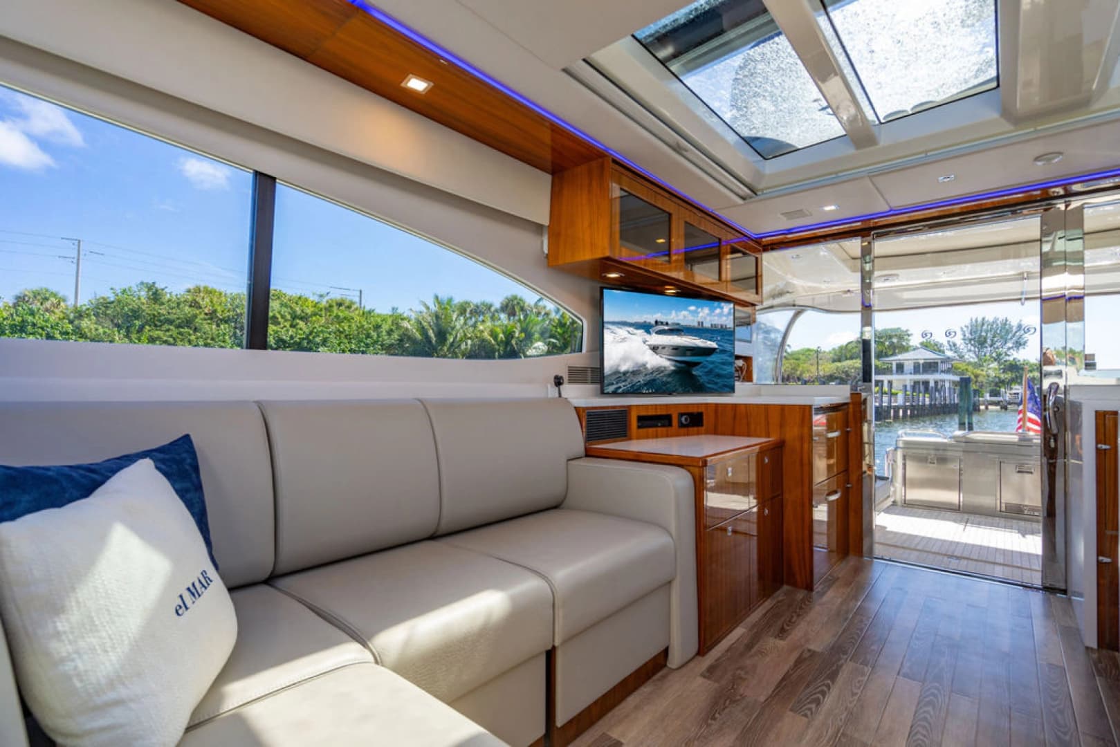 2022 Riviera 6000 Sport Yacht Platinum Edition