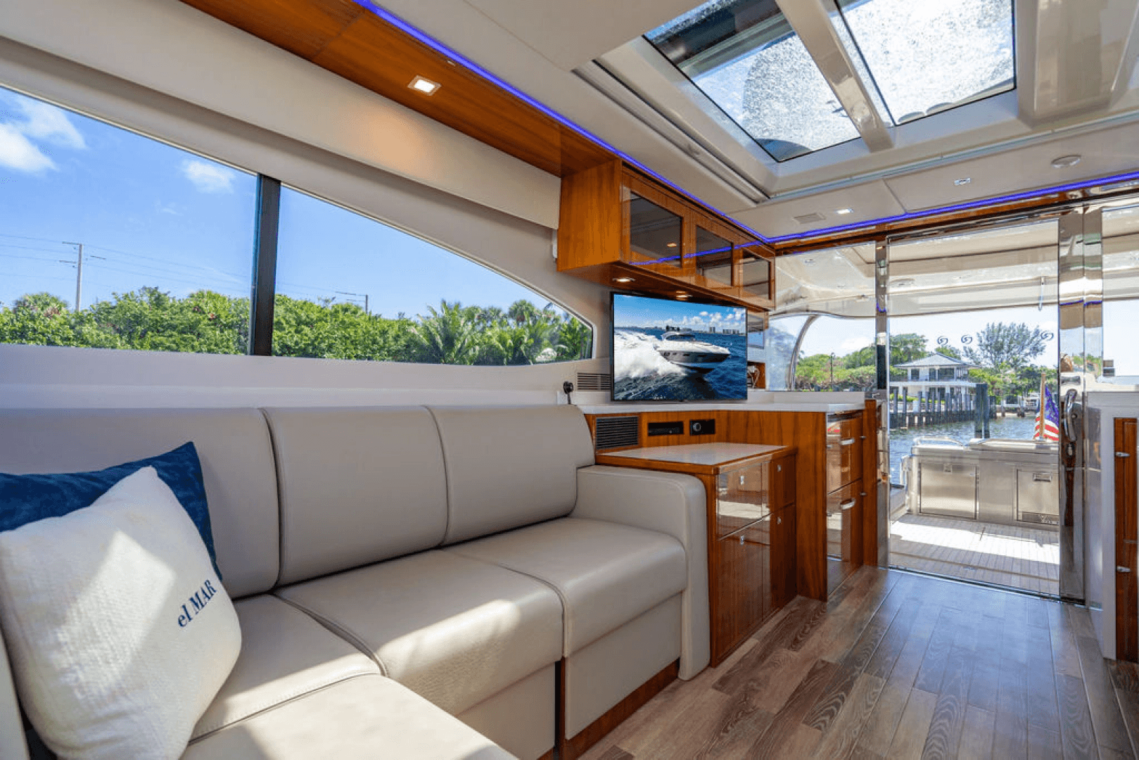 2022 Riviera 6000 Sport Yacht Platinum Edition